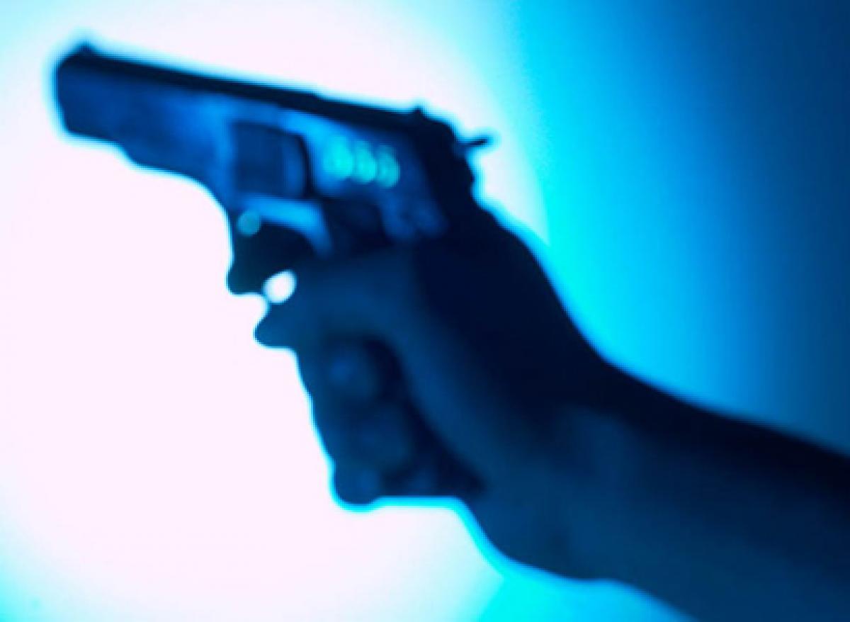 Cop shoots lover to death, kills himself